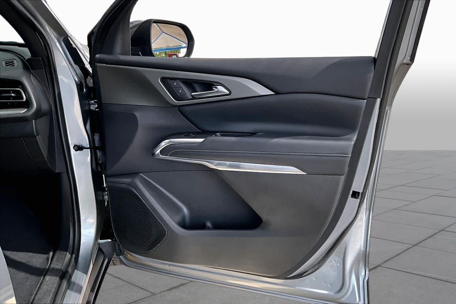 Used 2025 Sterling Gray Metallic Chevrolet FWD LT image 22