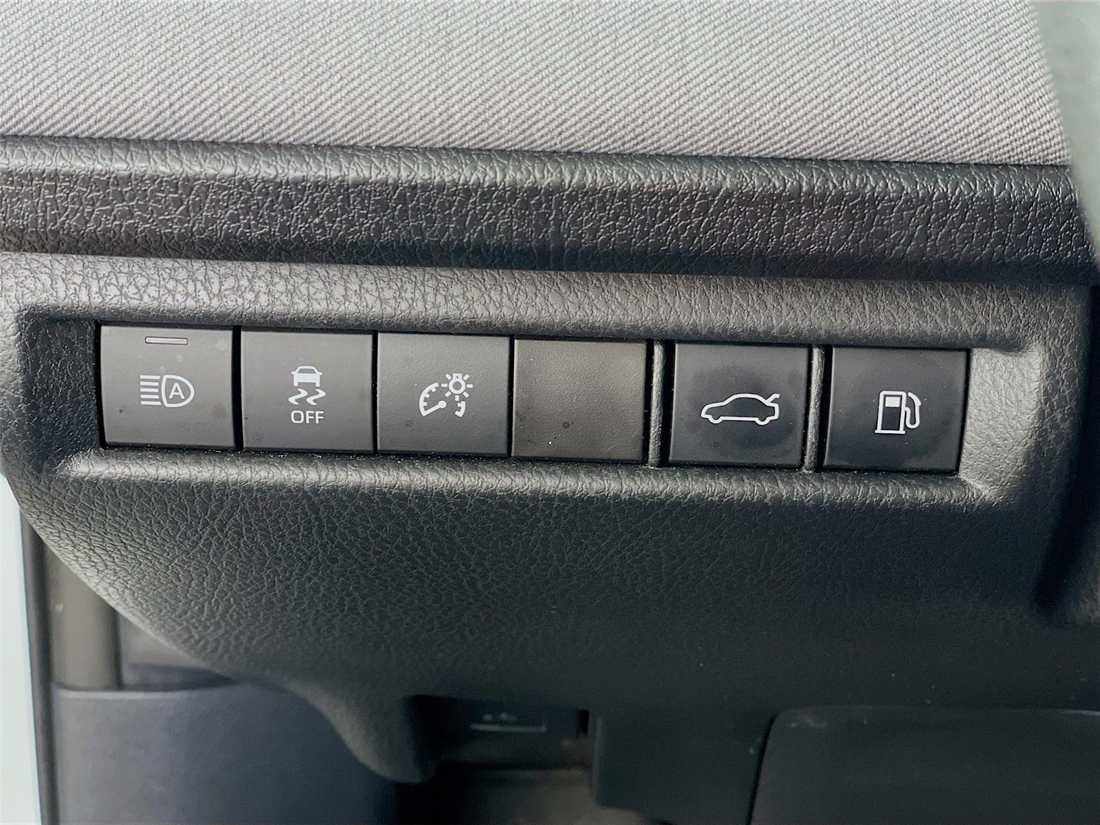 Used 2025 Ice Cap Toyota LE image 14