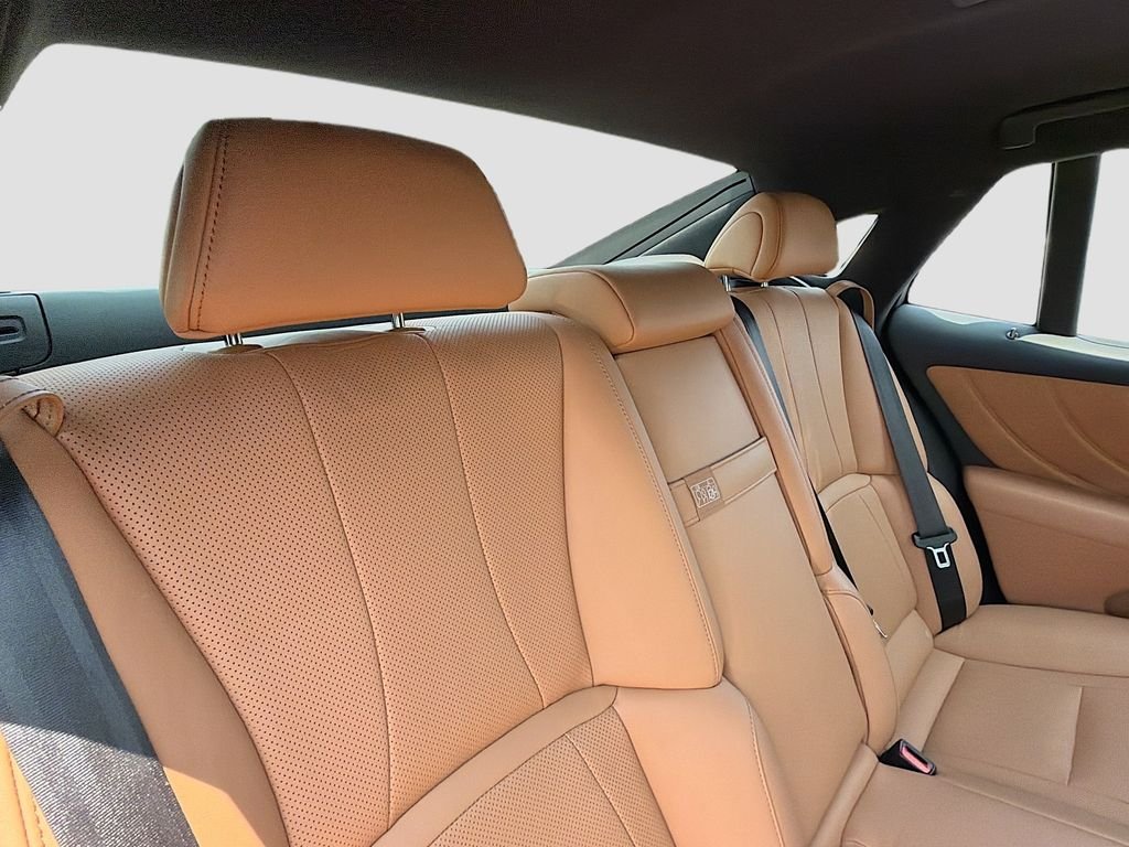 Used 2021 White Lexus 500 Base image 30