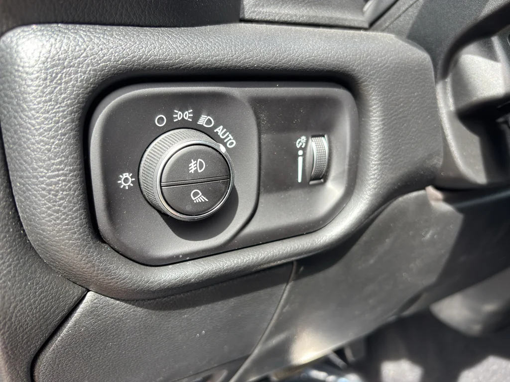 2026 RAM 2500 Tradesman/Black Express - Photo 18
