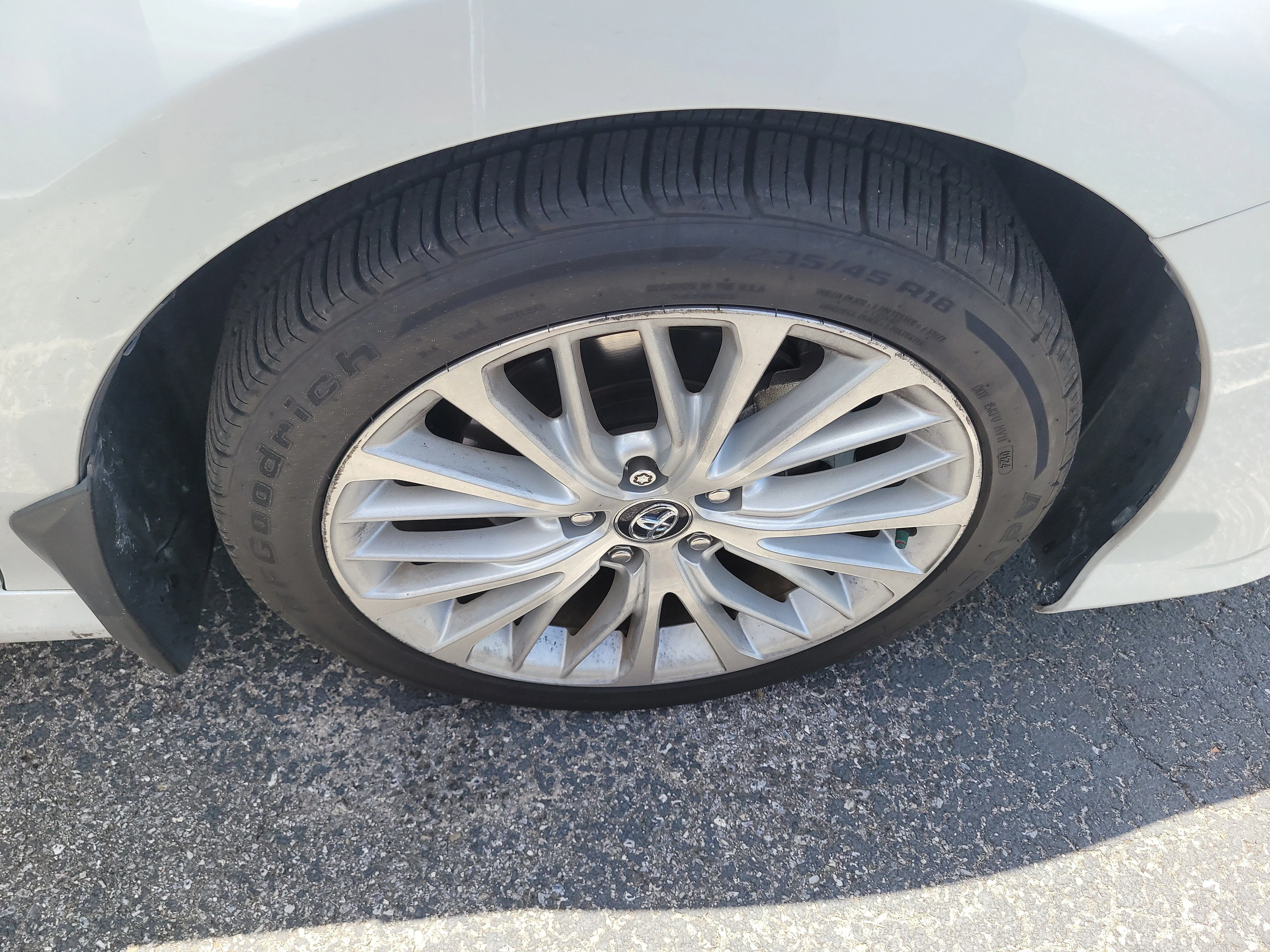 Used 2020 Pearl Toyota Hybrid XLE image 8