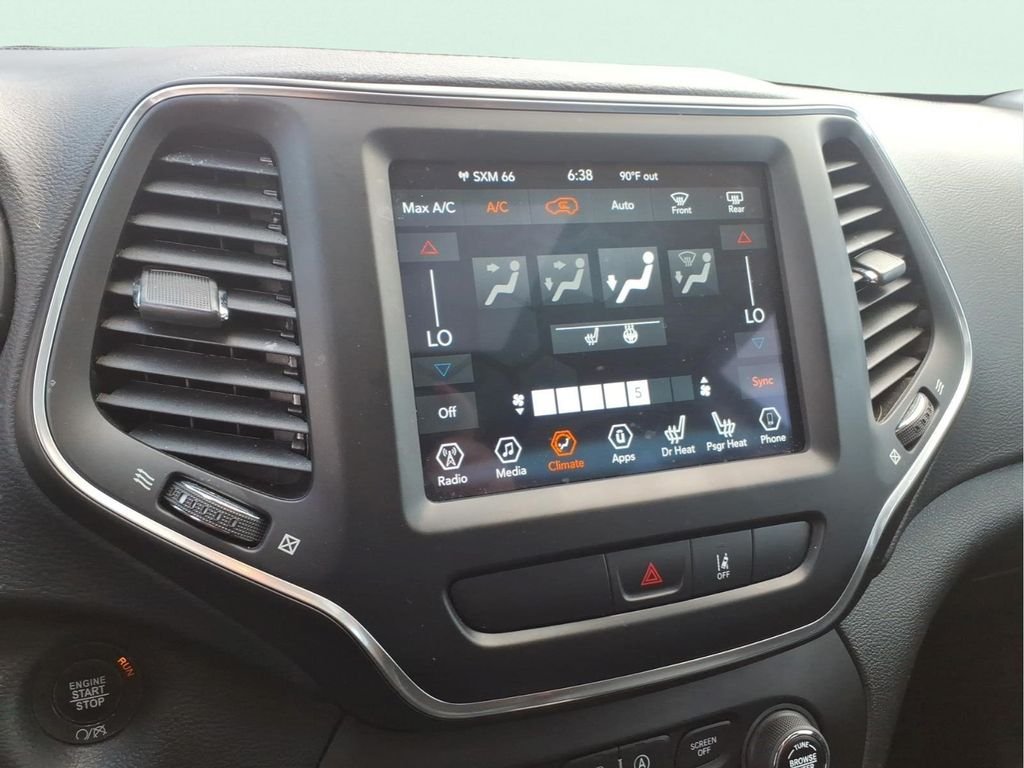 Used 2022 Black Jeep Latitude Lux image 22