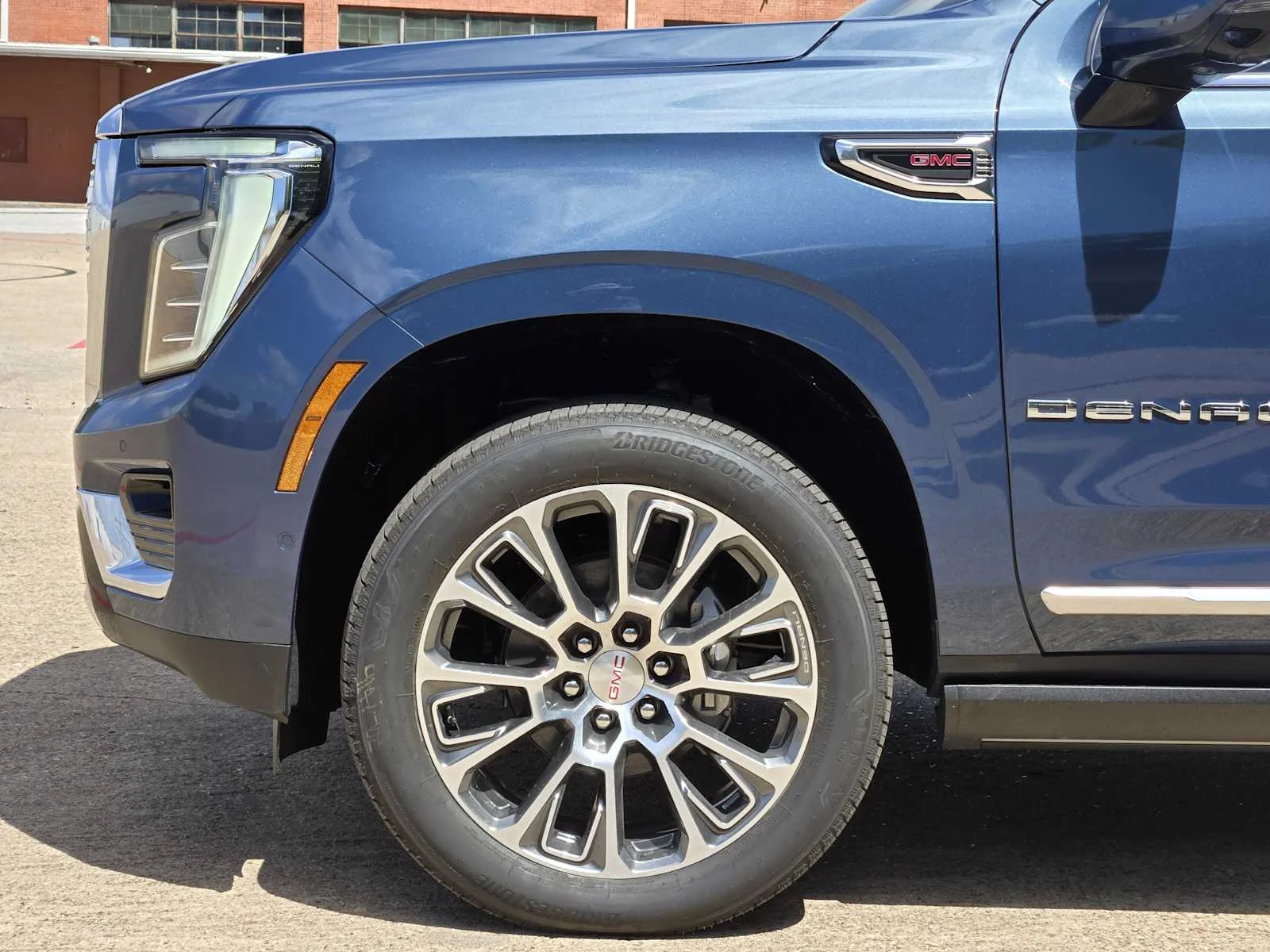 2026 GMC Yukon XL Denali - Photo 6