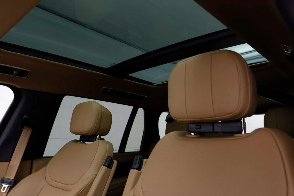 New 2026 Black Land Rover SE image 15