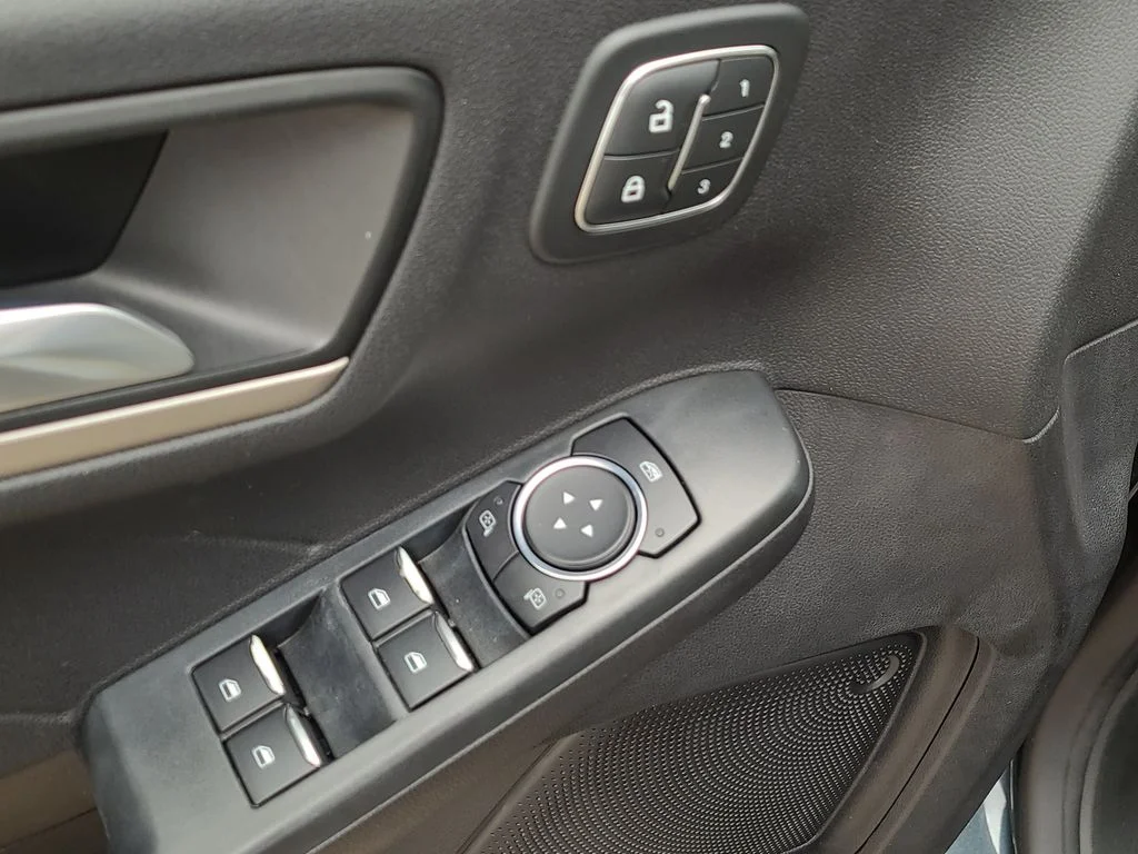 Used 2022 Blue Ford SEL image 22