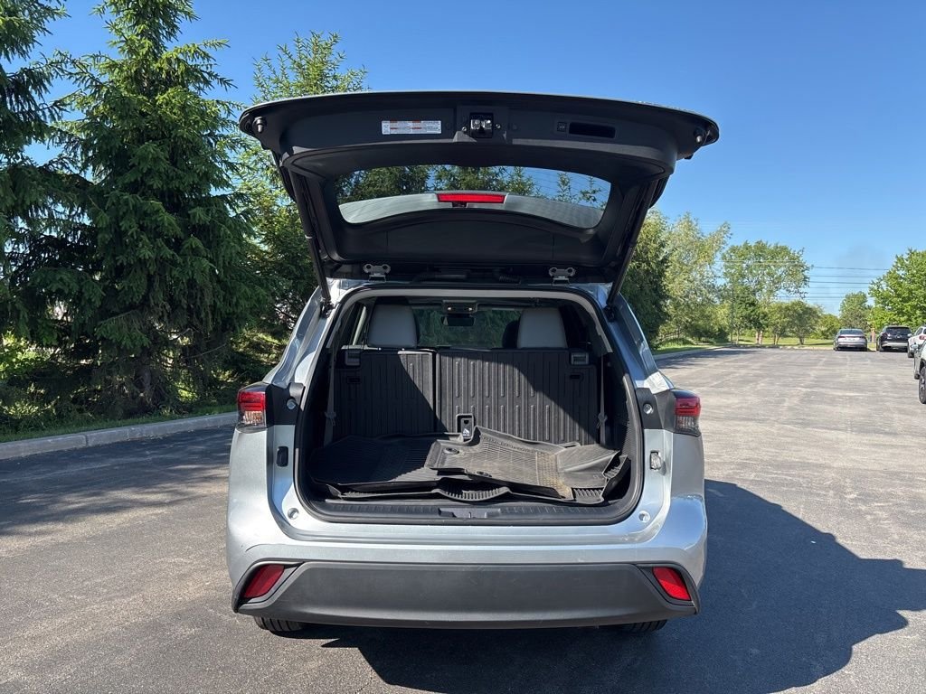 Used 2023 Silver Toyota XLE image 13