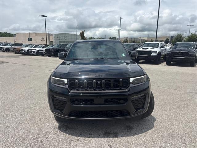 New 2026 Diamond Black Crystal Pearl-Coat Exterior Paint Jeep Summit image 4