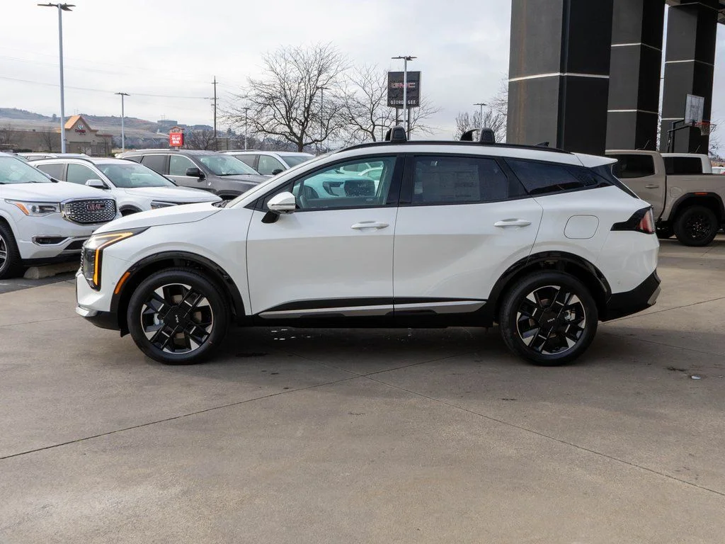New 2026 Snow White Pearl Kia SX Prestige image 4