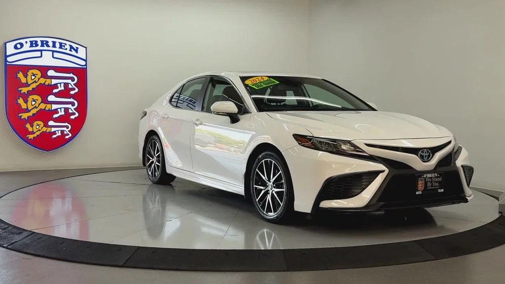 Used 2024 Ice Toyota SE image 2