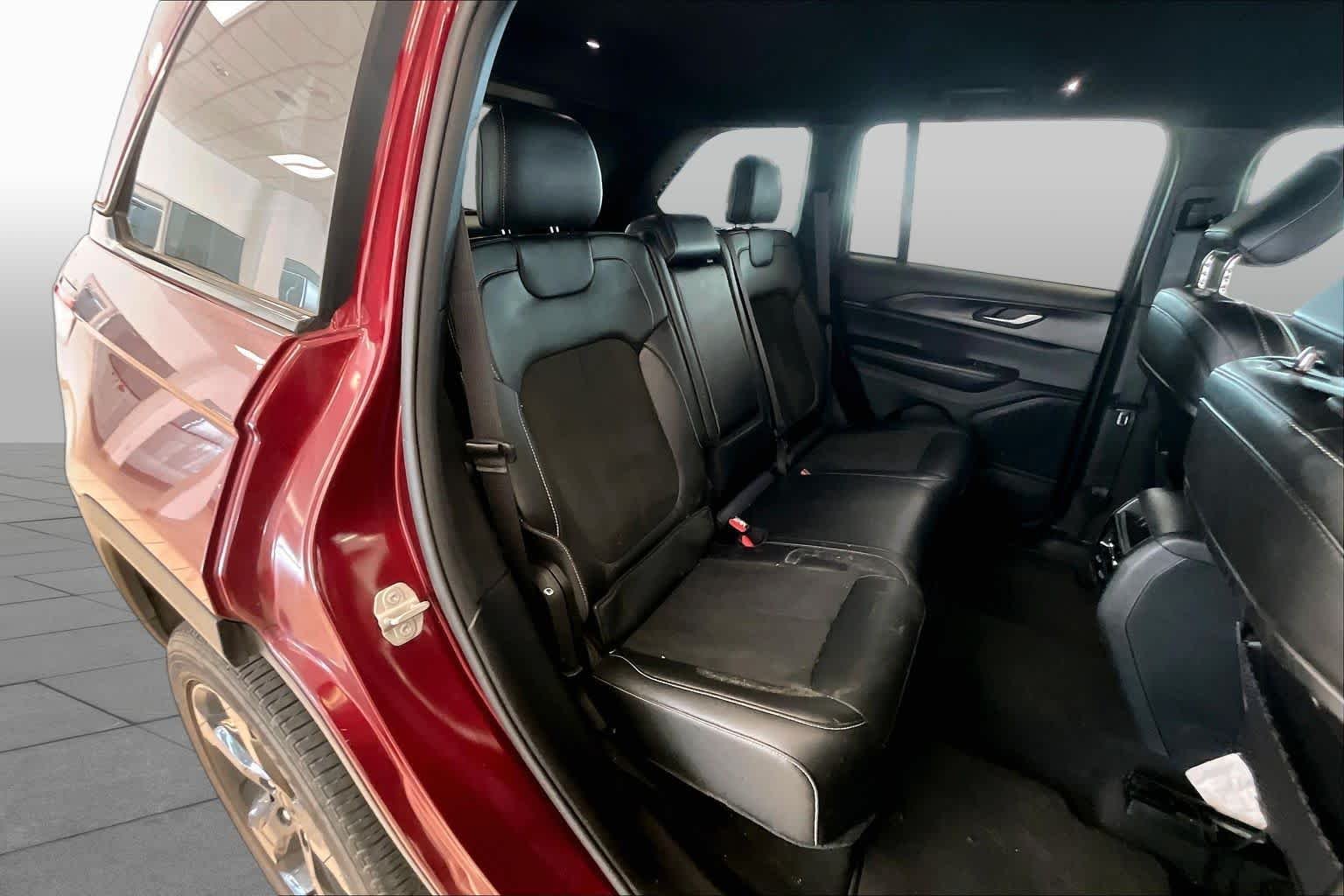 Used 2023 Velvet Red Pearlcoat Jeep Altitude image 19
