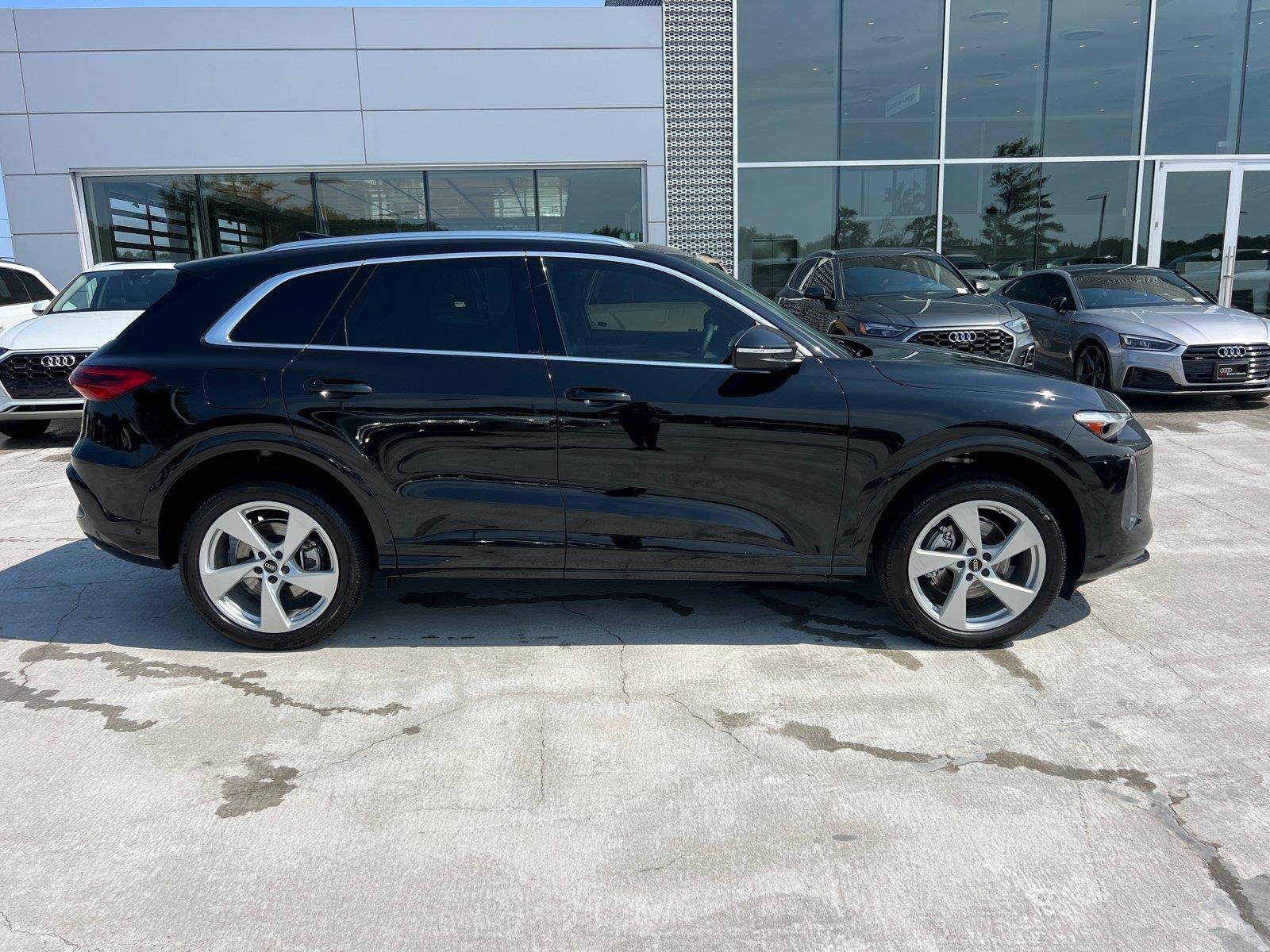 Used 2025 Mythos Black Metallic Audi Premium Plus image 4