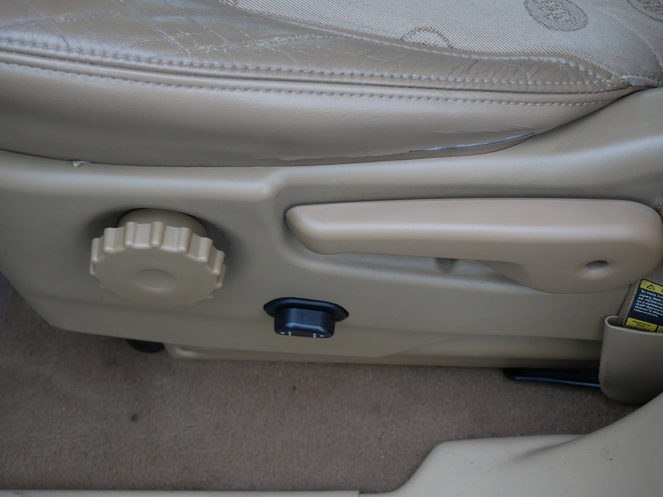 Used 2003 Silverleaf Metallic Buick CX image 20
