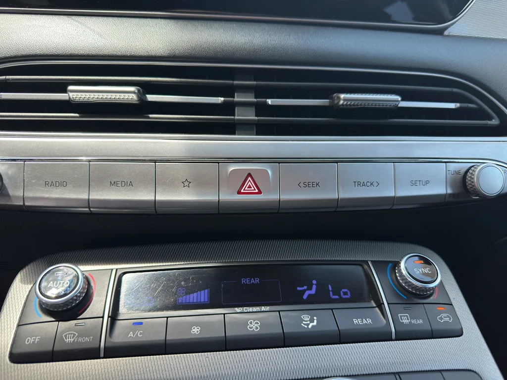 Used 2022  Hyundai SEL image 21