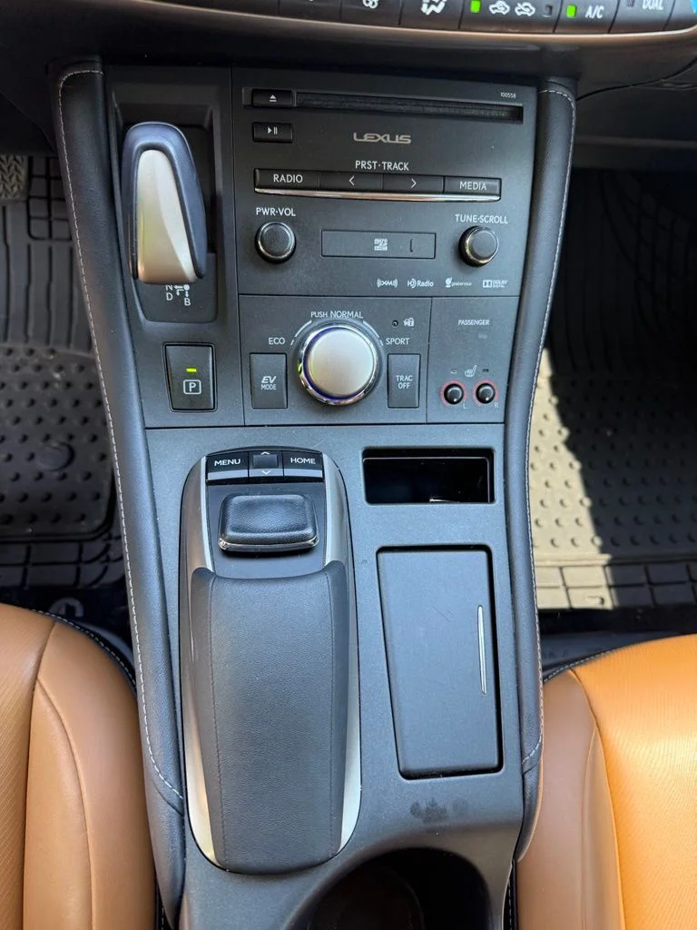 Used 2016 Pearl Lexus 200h image 16