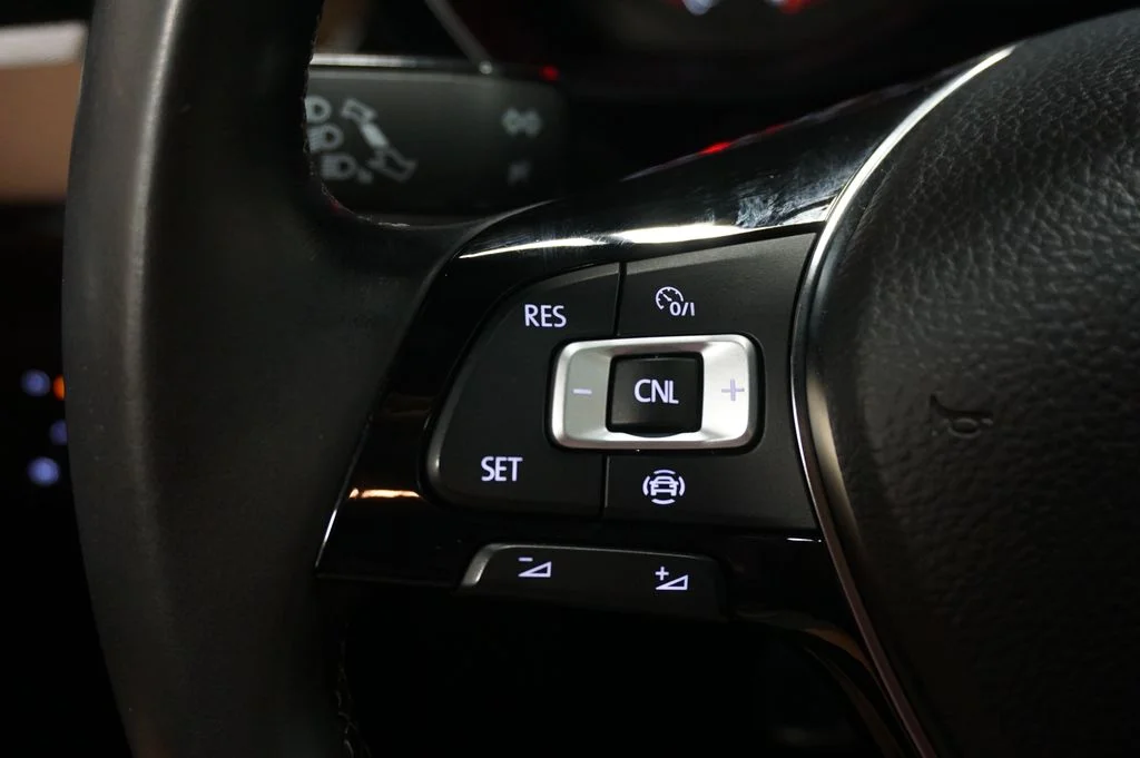 Used 2019 Platinum Gray Metallic Volkswagen R-Line image 18