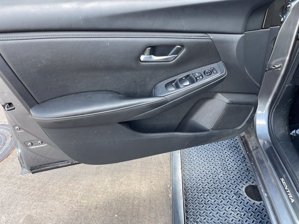 Used 2025 Gray Nissan SV image 9