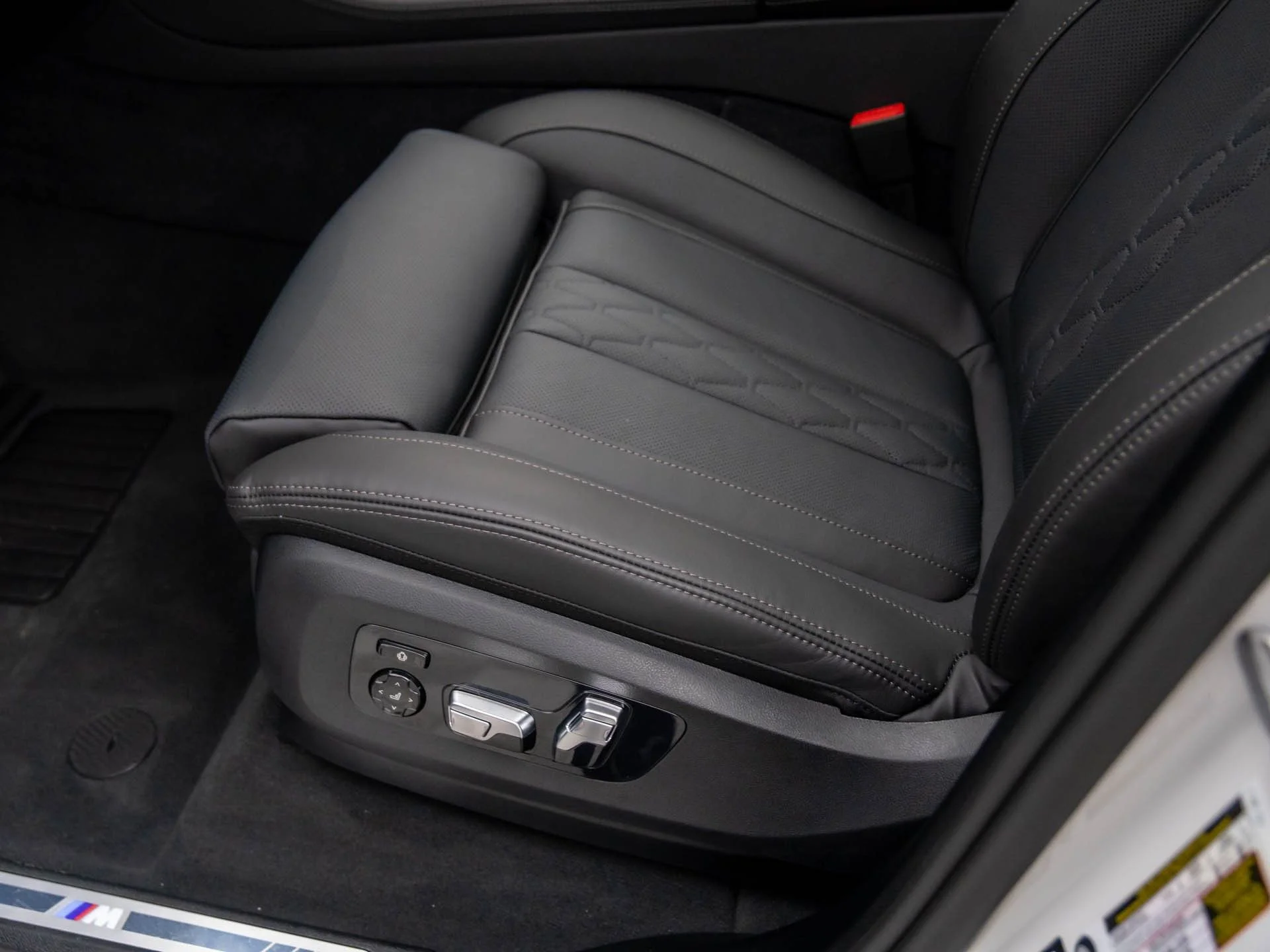New 2026 White BMW xDrive40i image 16