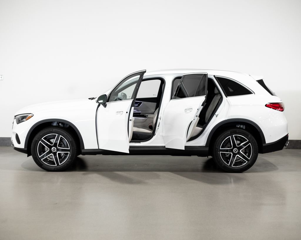 New 2026 Polar White Mercedes-Benz GLC 300 image 3