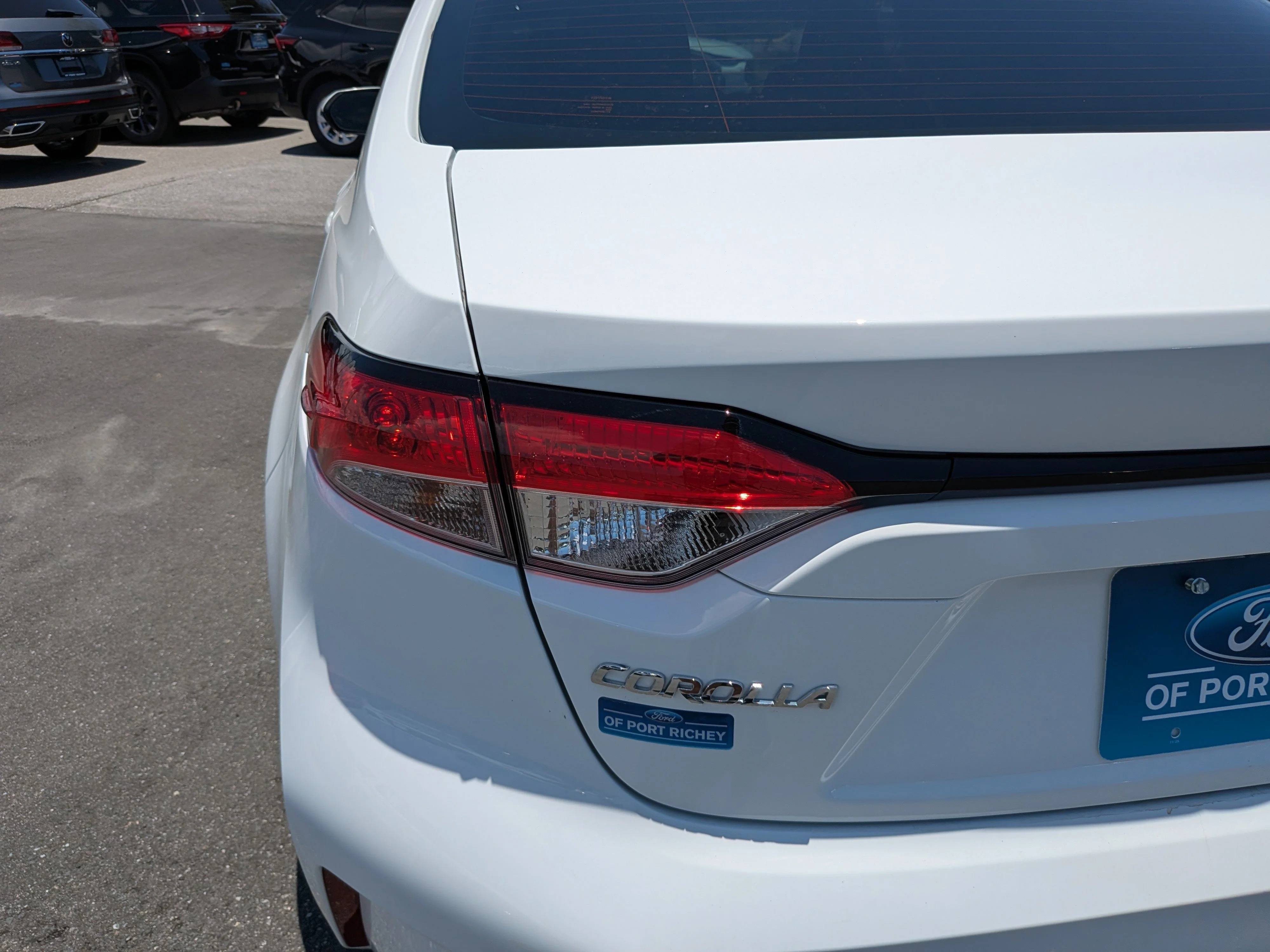 Used 2024 Ice Toyota LE image 12
