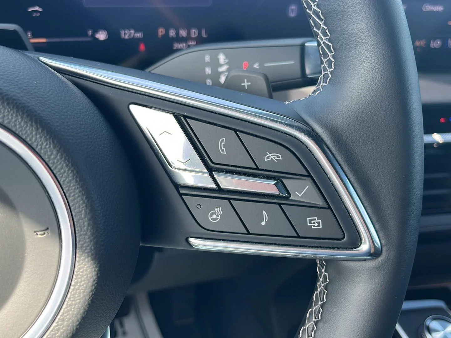 Used 2025 Ebony Twilight Metallic Buick Avenir image 15