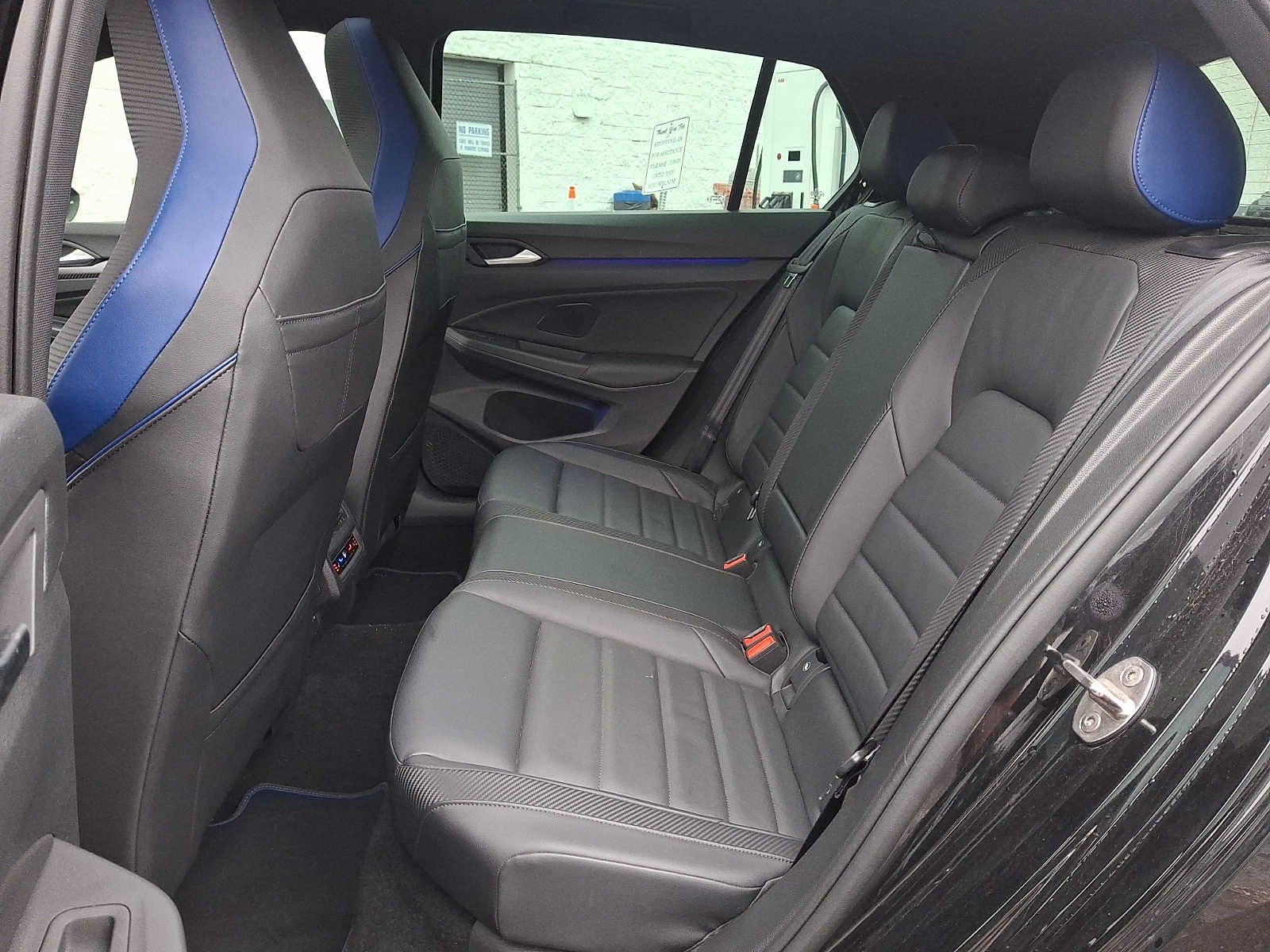 Used 2024  Volkswagen  image 10