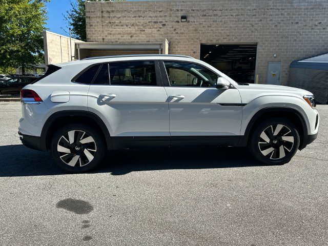 New 2026 White Volkswagen SE w/Technology image 4