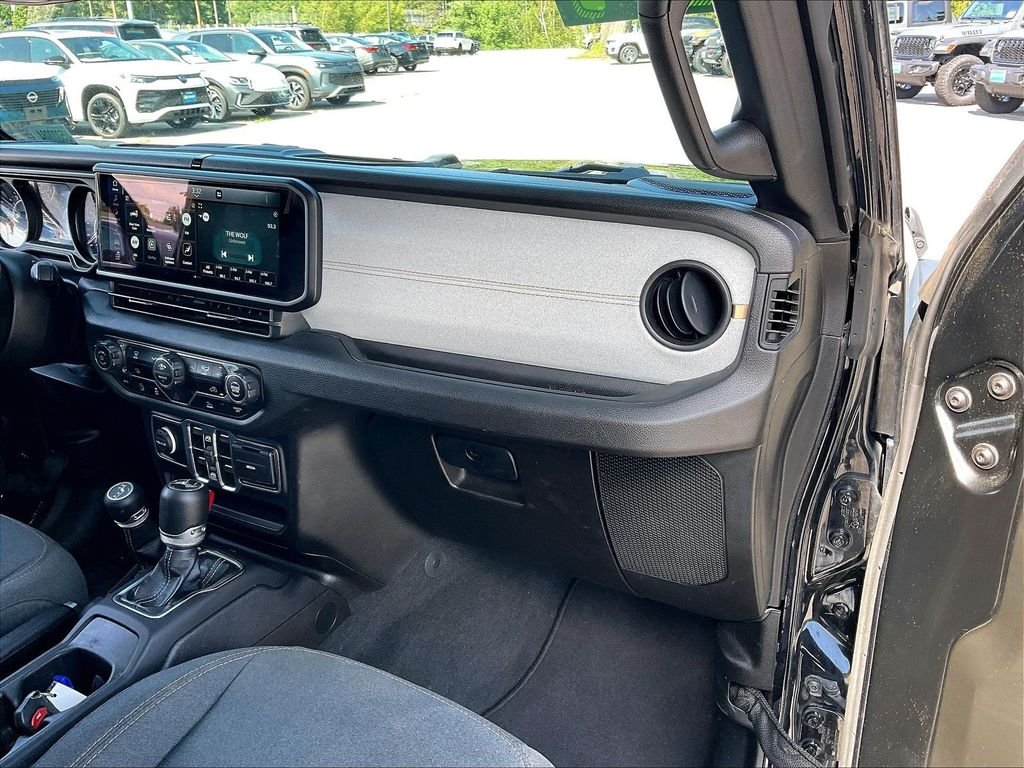 Used 2024 Black Clearcoat Jeep Sport S image 12