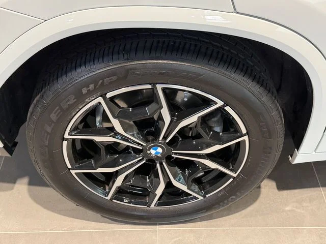 Used 2024 Alpine White BMW xDrive30i image 11