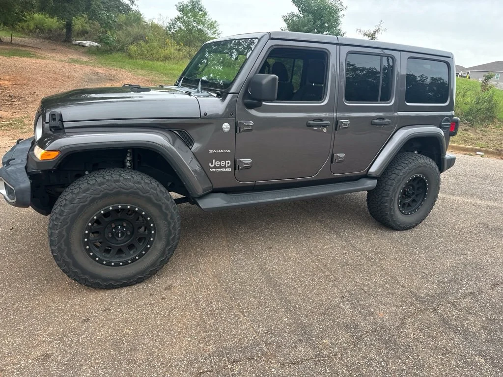 Used 2018 Gray Jeep Unlimited Sahara image 2
