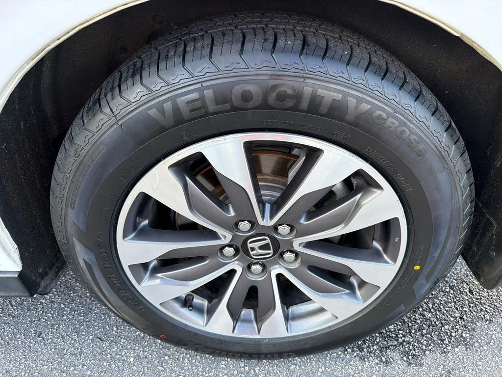 Used 2021 White Honda EX-L image 19