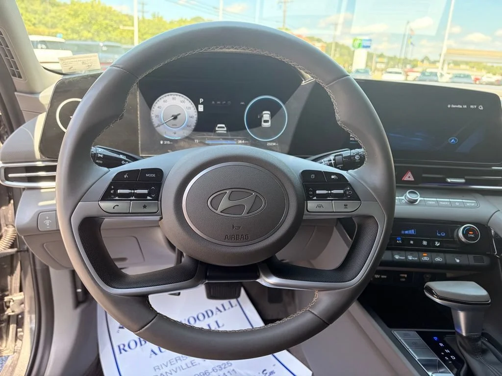 Used 2024 Amazon Gray Hyundai SEL image 14