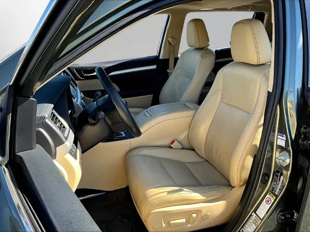 Used 2018 Green Toyota XLE image 23