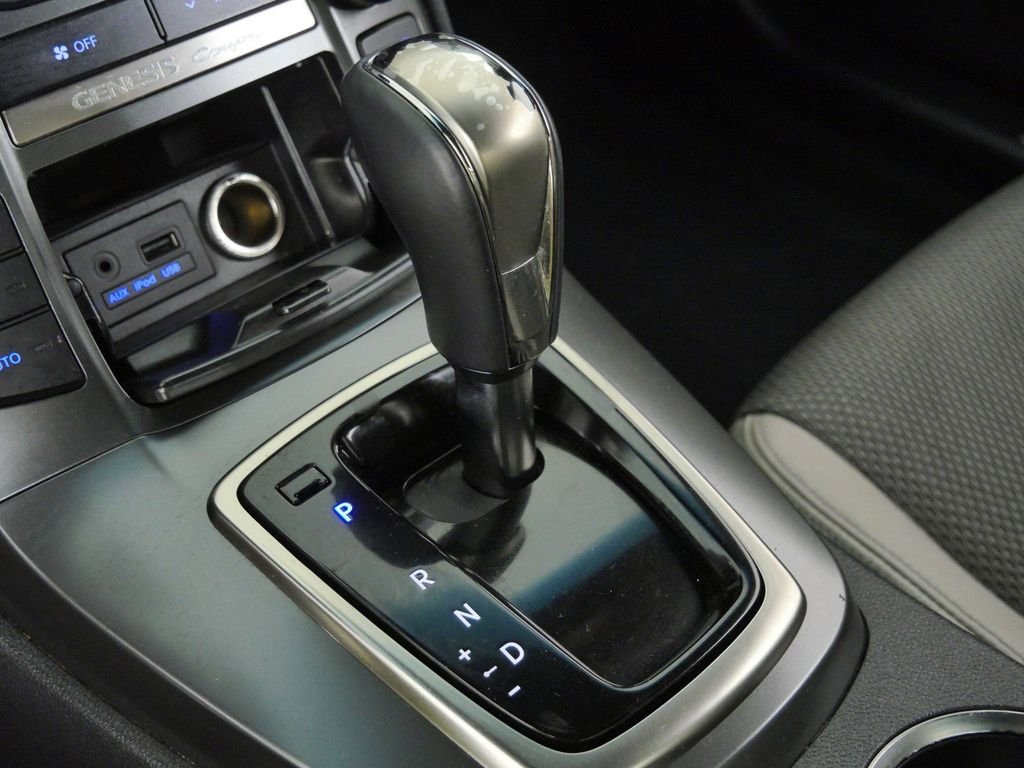 Used 2015 Black Hyundai 3.8 image 45