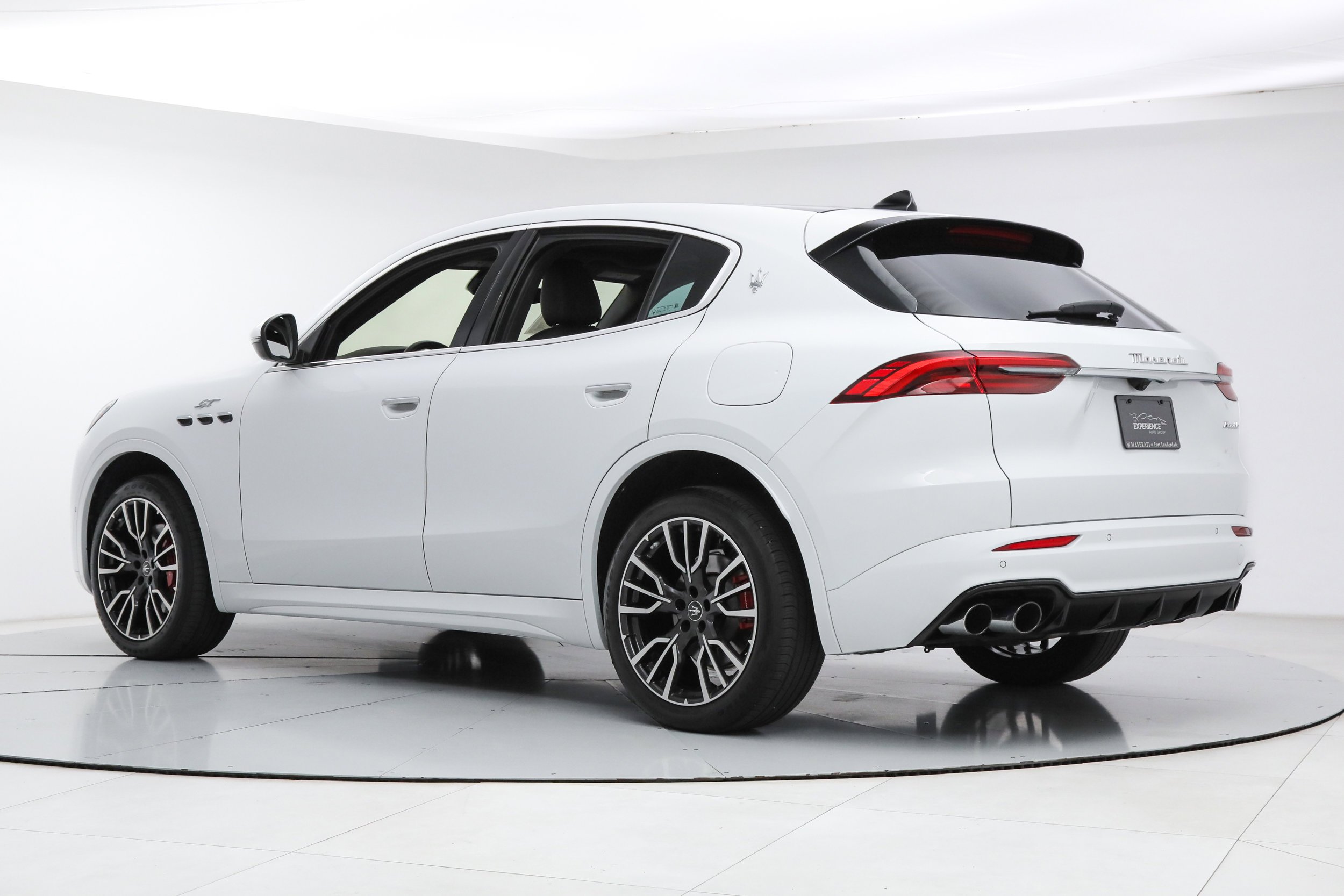 Used 2023 White Maserati GT image 3