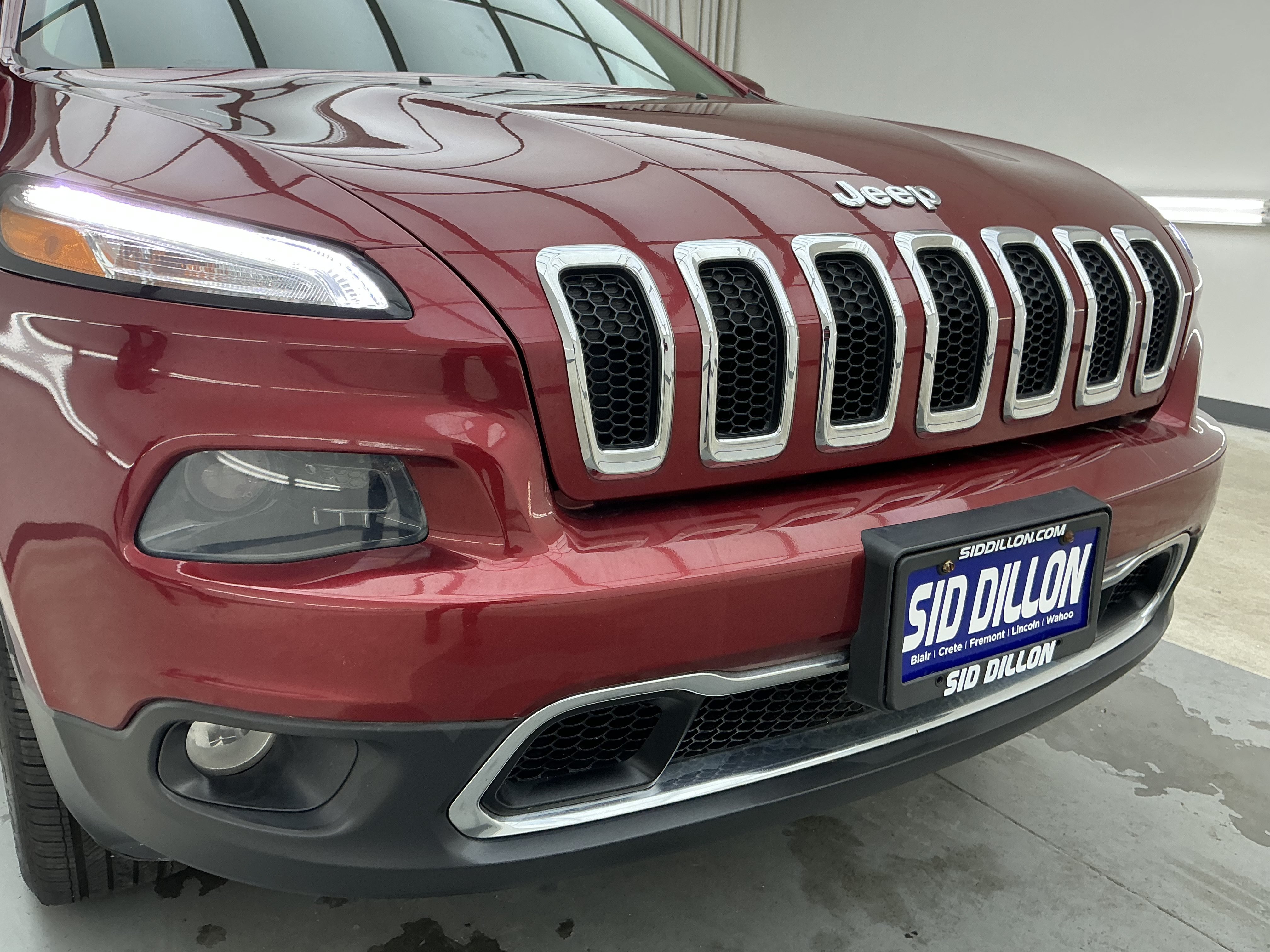 Used 2017 Deep Cherry Red Crystal Pearlcoat Jeep Limited image 27