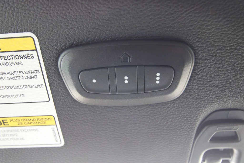 Used 2022 Green Jeep Sport image 37