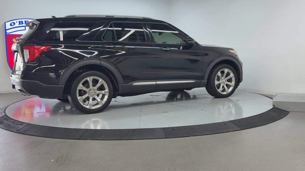 Used 2020 Black Metallic Ford Platinum image 4