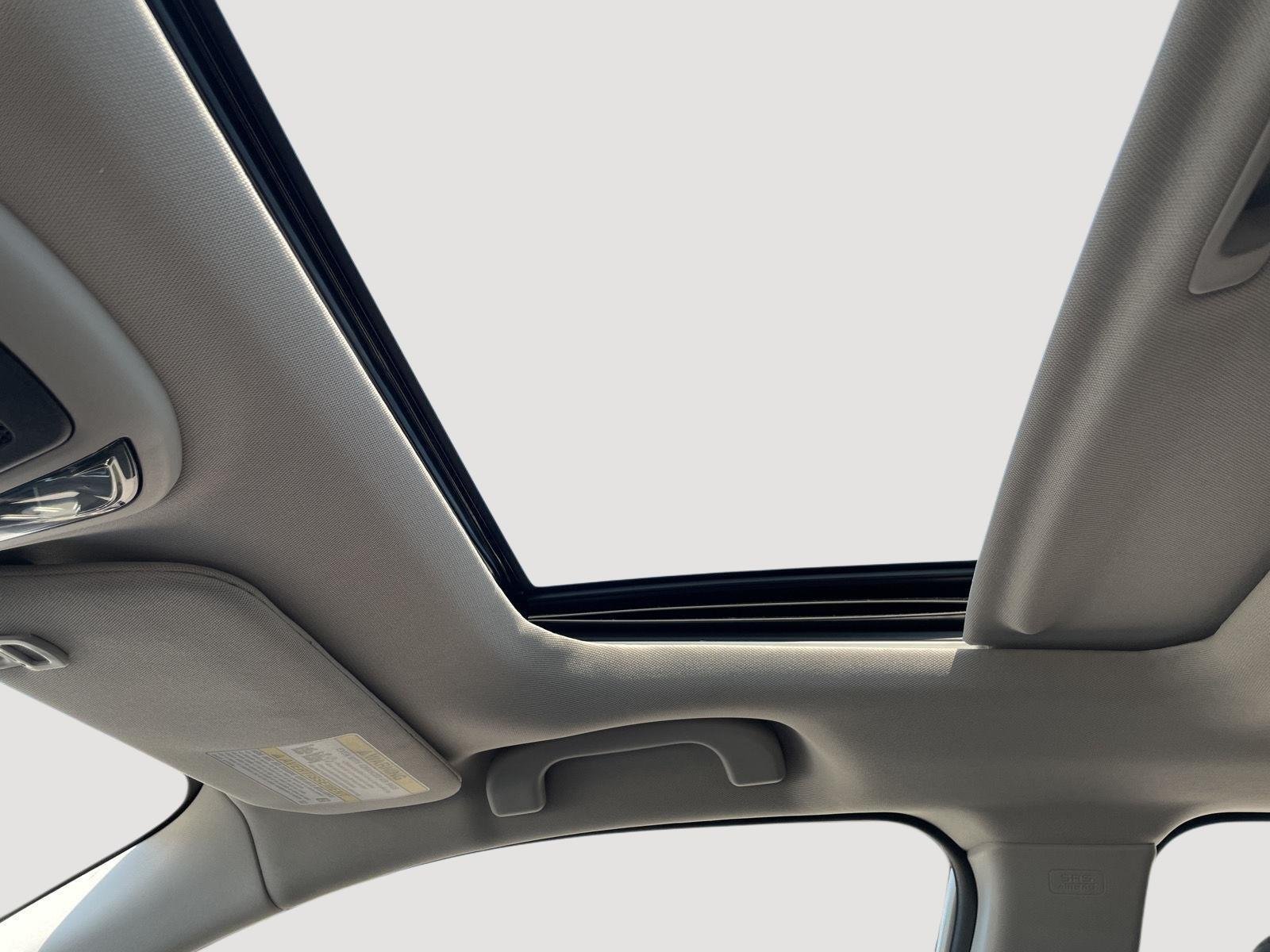 Used 2025 Crystal White Pearl Subaru Touring XT image 4