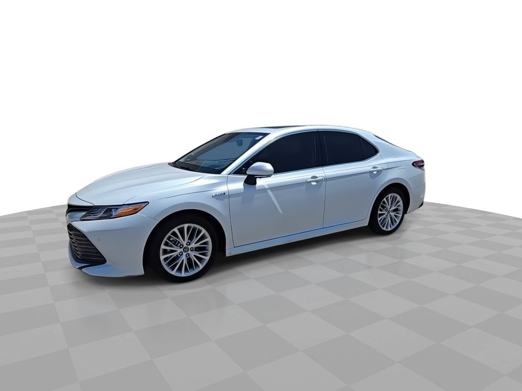 Used 2020 Beige Toyota XLE image 4
