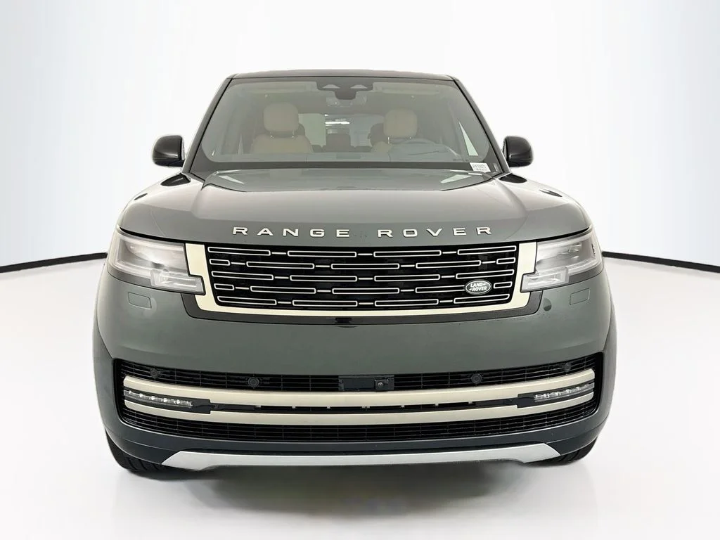 New 2027 Belgravia Green Land Rover SE image 2