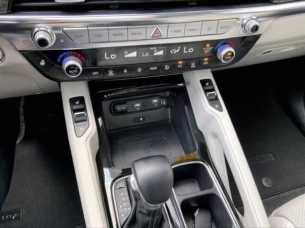 Used 2021 White Kia EX image 27
