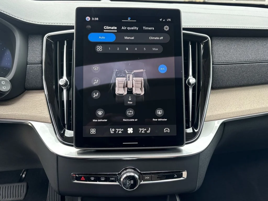 New 2026 Crystal White Volvo Plus image 20