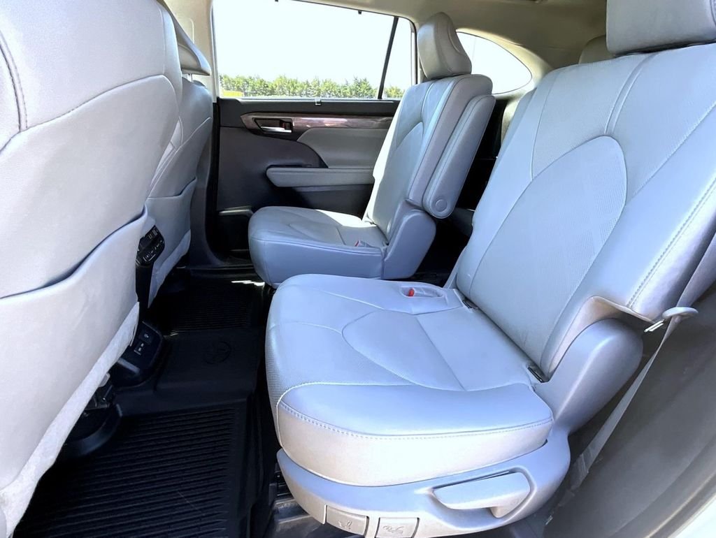 Used 2022 Beige Toyota Platinum image 20