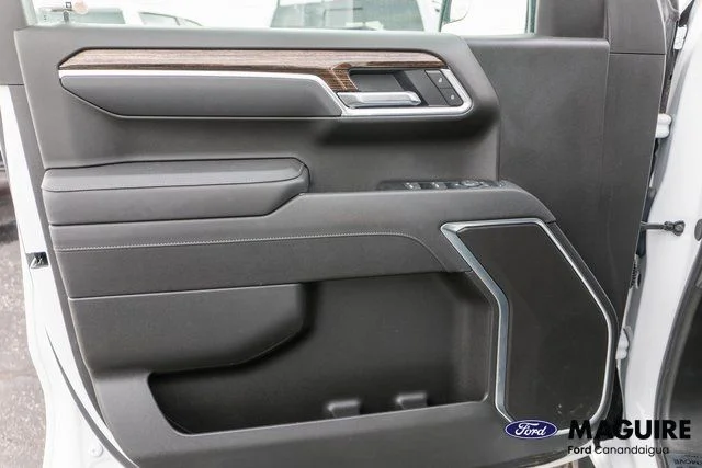 Used 2025 White GMC Elevation image 17