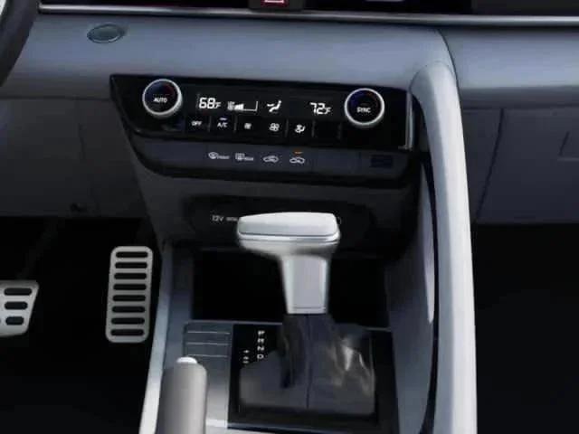 2025 Hyundai Elantra SEL - Photo 14