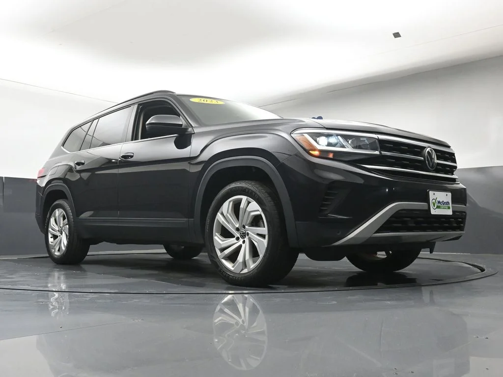 Used 2023 Black Volkswagen 2.0T SE w/Technology image 28