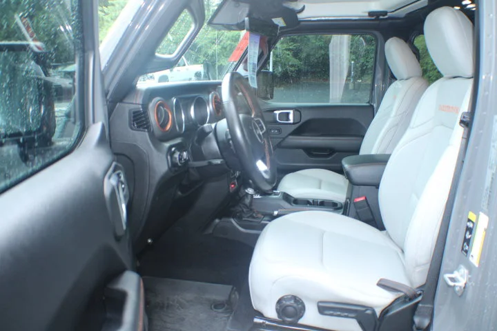 Used 2020 Sting-Gray Clearcoat Jeep Mojave image 13