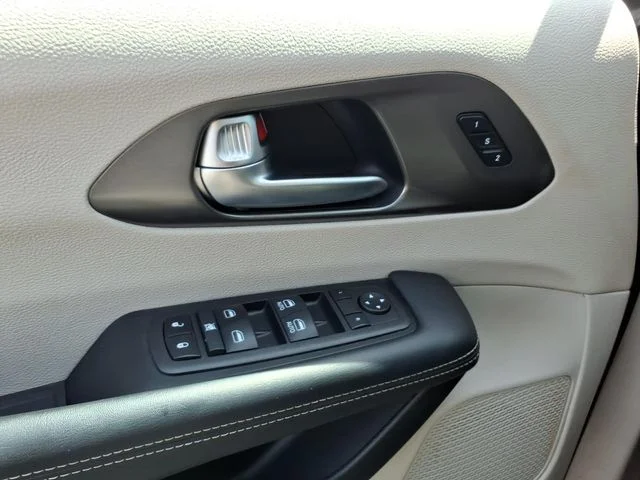 Used 2023 White Chrysler Touring L image 22