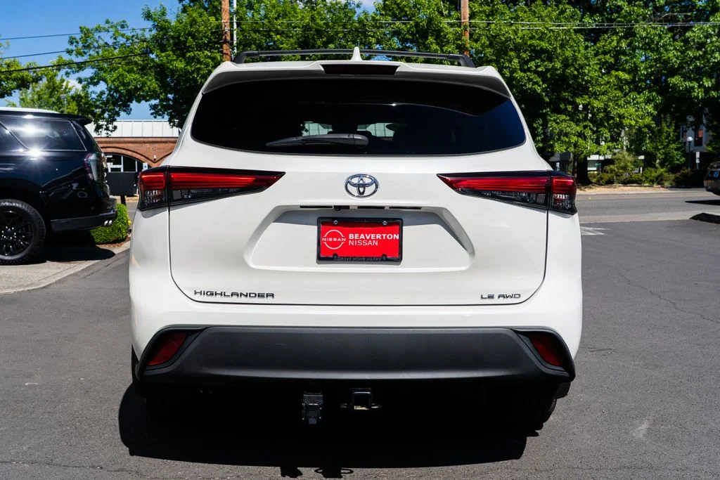 Used 2020 White Toyota LE image 5