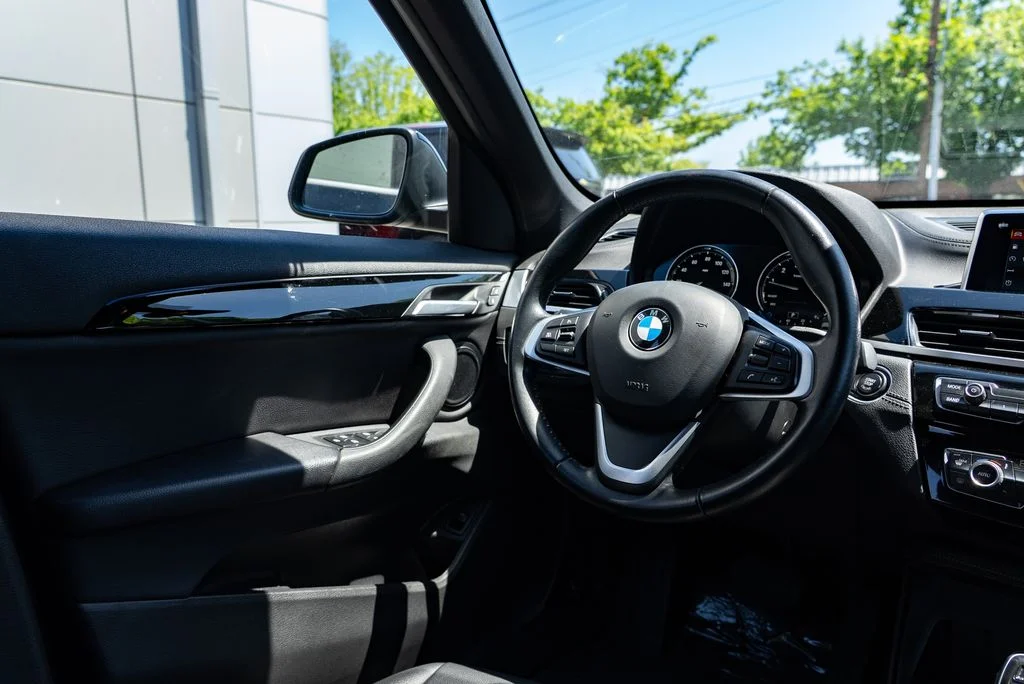Used 2021 Black BMW xDrive28i image 12